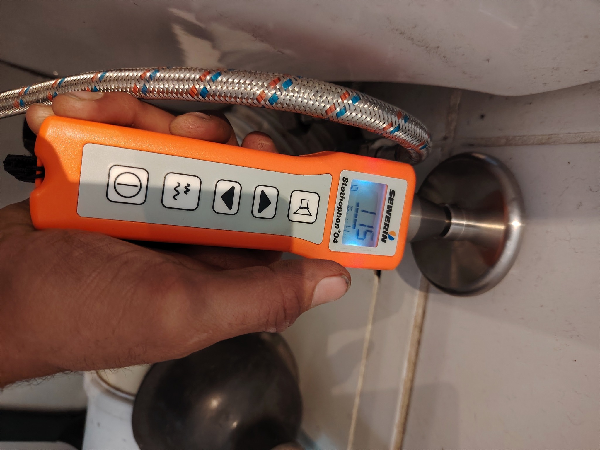 Acoustic leak detection