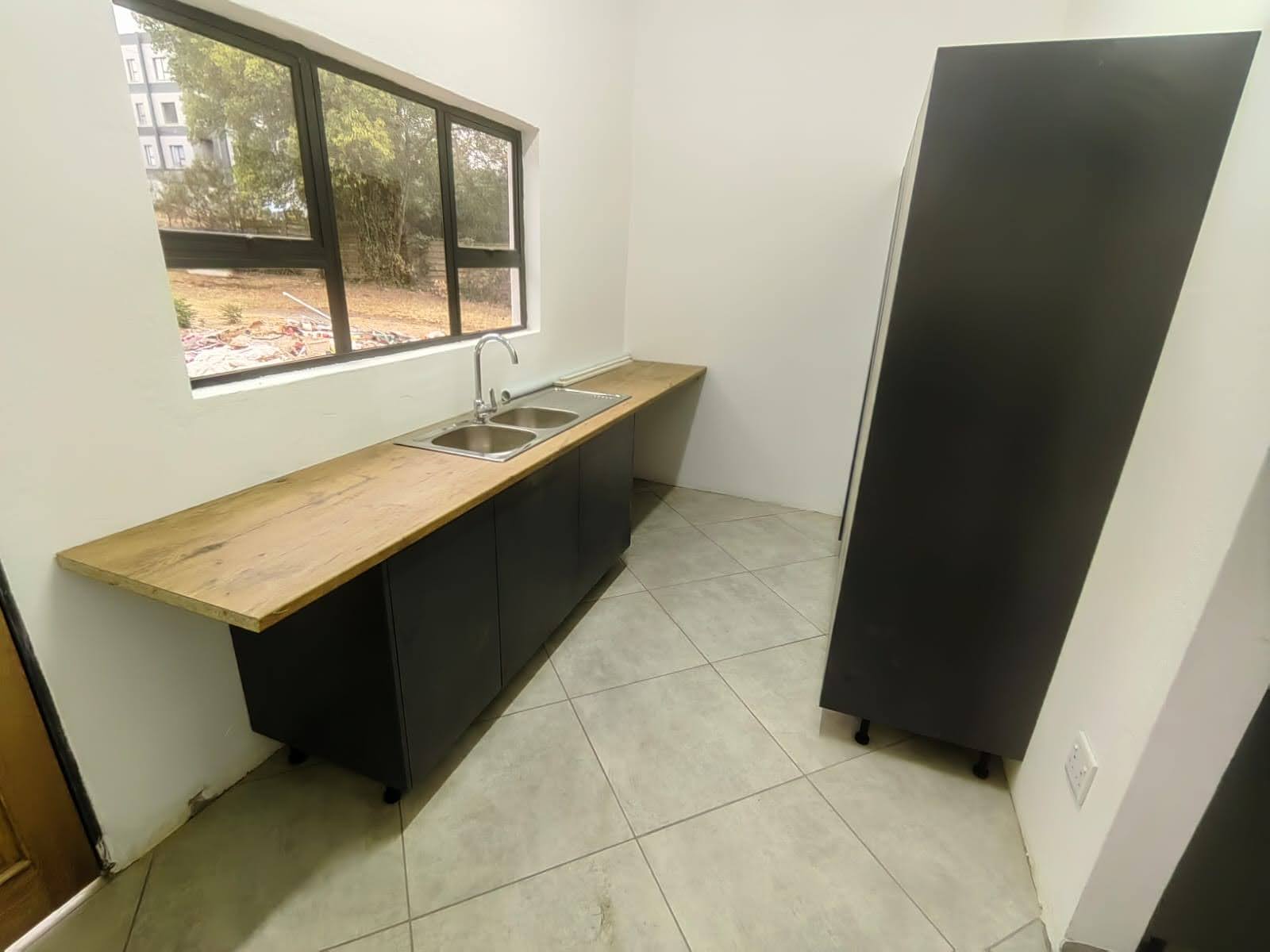 Kitchen plumbing installation