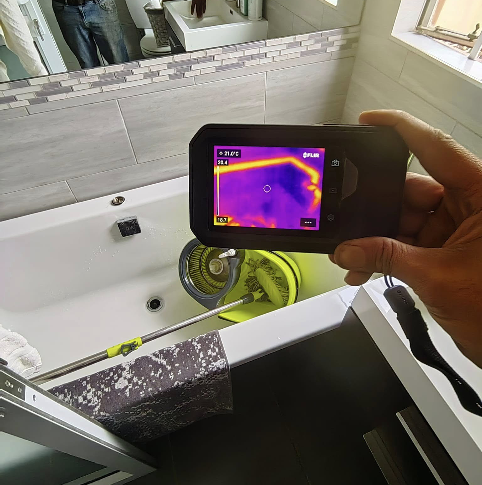 Thermal imaging leak detection